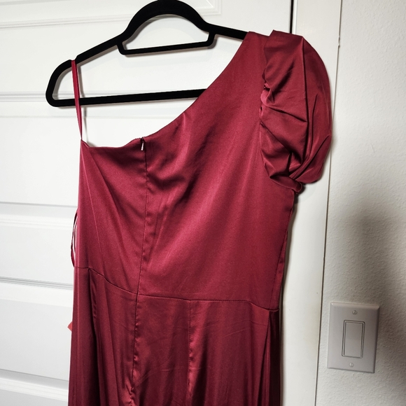 MacDuggal Elegant One-Shoulder Red Evening Gown - Ieena Size 16 - Picture 11 of 14